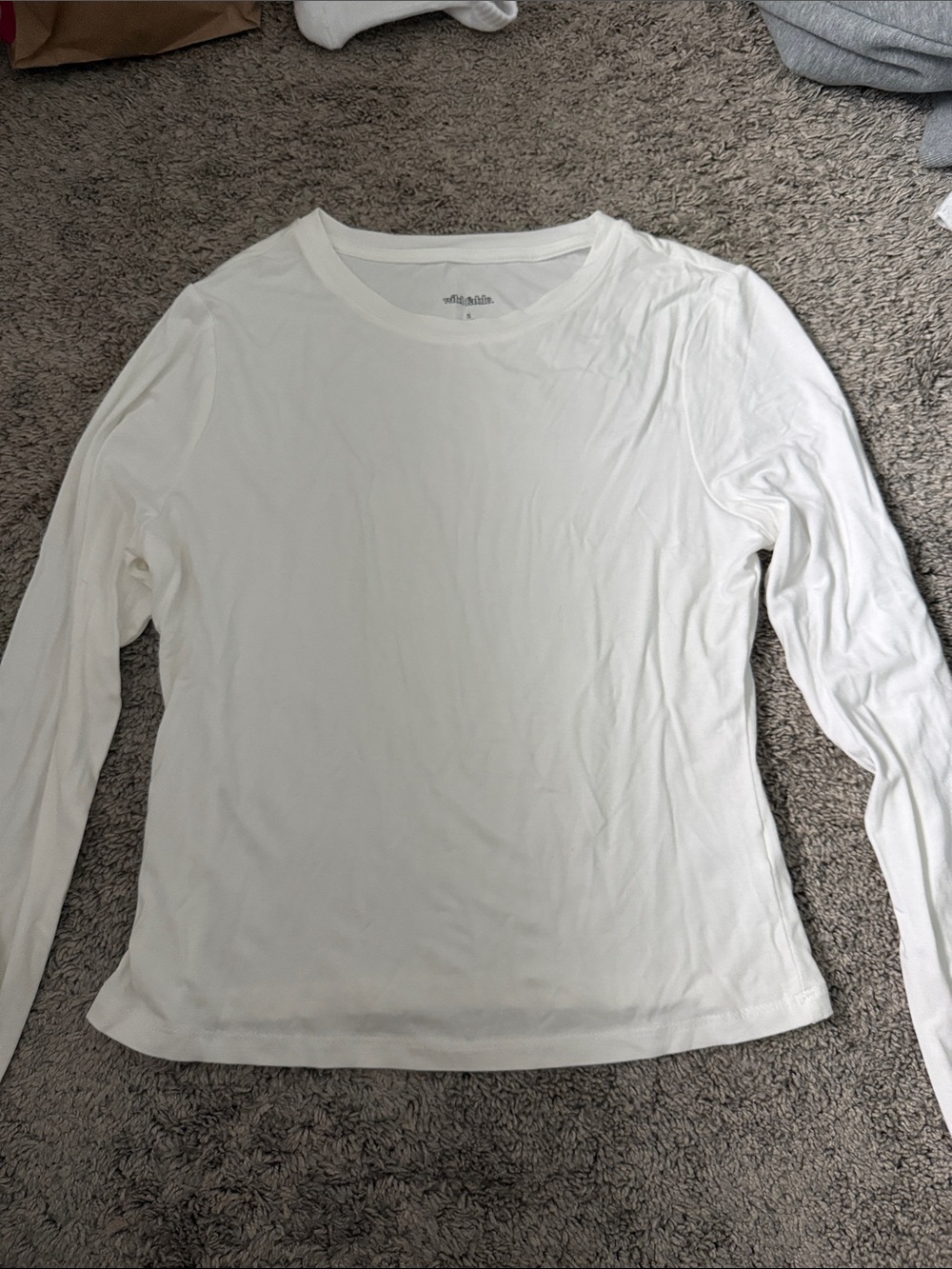 wild fable Women's White Long-Sleeve Crewneck Top- very soft- brand new, no tags